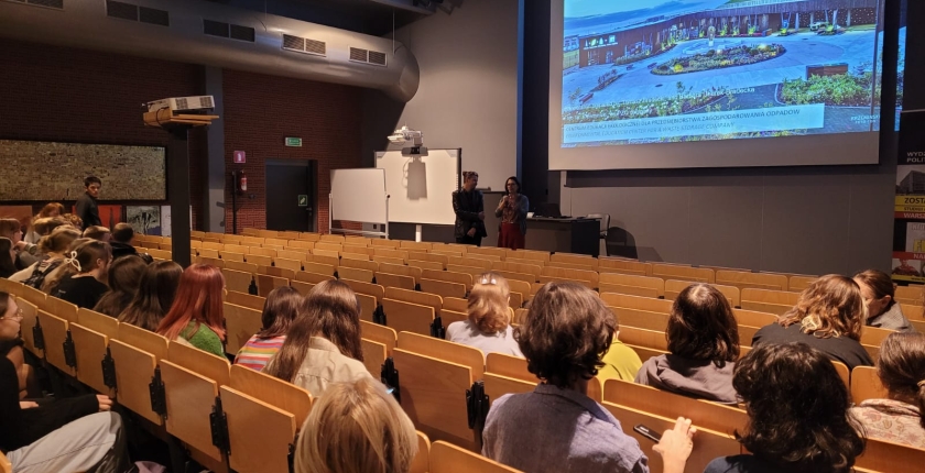 Spacerem po dachu Centrum edukacji Ekologicznej w Gliwicach -Wykład ekspercki w ALO dla klas architektonicznych 